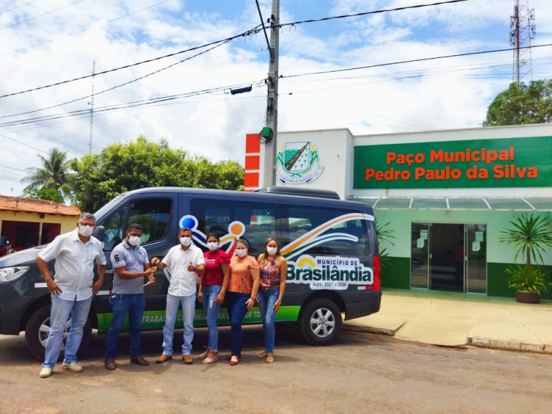 O prefeito Ricardo Dias realizou nesta terça-feira (22) a entrega de uma nova van para a Saúde de Brasilândia do Tocantins.